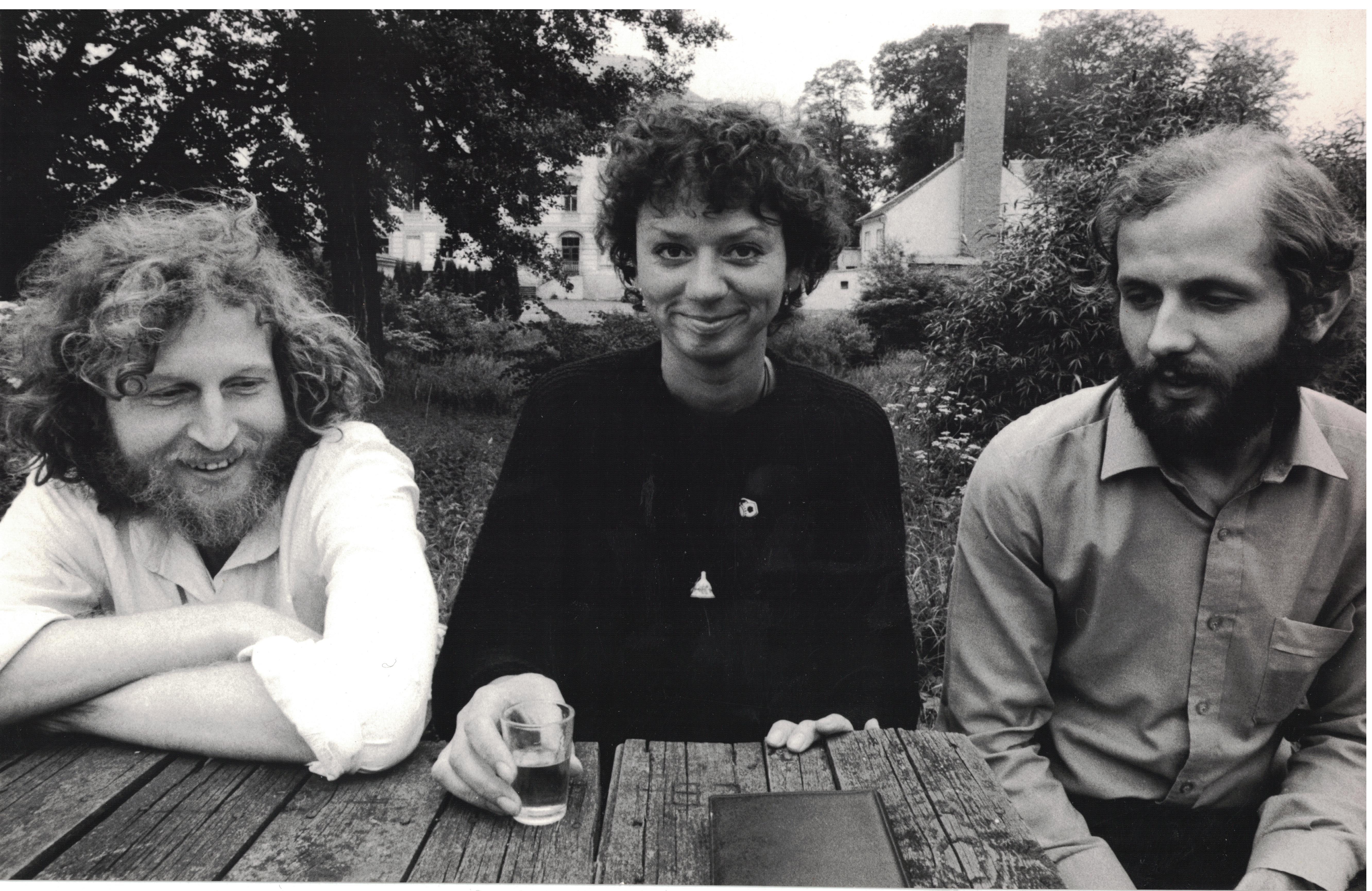Zleva: Michal Jůza, Jana Ševčíková a Michal Hýbek v roce 1986. Foto Aleš Mynář.